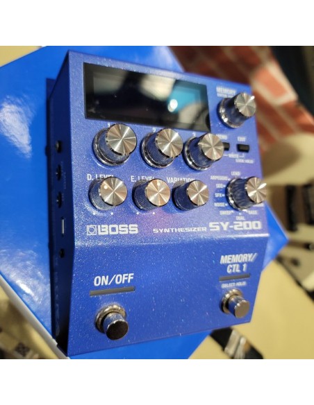 BOSS - SY-200 GUITAR SYNTHESIZER EXCELLENT éTAT BOSS - SY-200 GUITAR SYNTHESIZER EXCELLENT éTAT