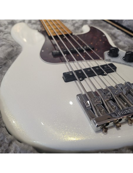 FENDER - JAZZ BASS ULTRA 5 CORDES ARTIC PEARL COMME NEUVE FENDER - JAZZ BASS ULTRA 5 CORDES ARTIC PEARL COMME NEUVE
